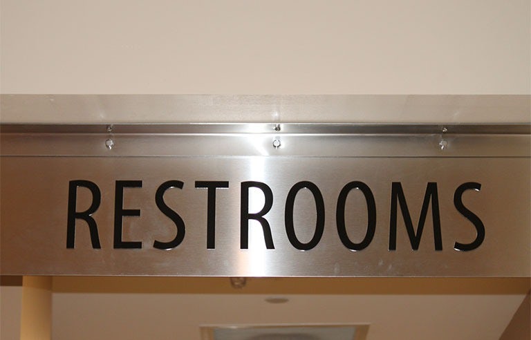 Bipartisan bill intended to increase truckers’ access to restrooms image